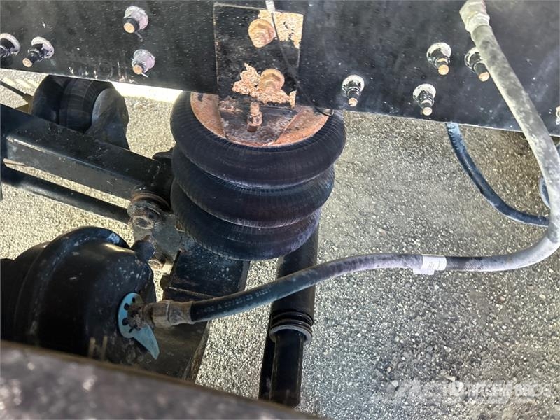 Mack GU813 Sora- ja kippiautot