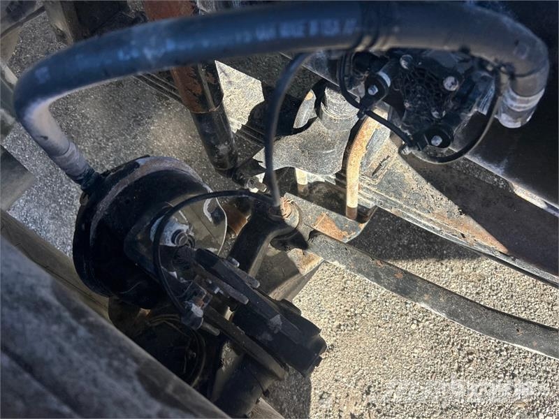Mack GU813 Sora- ja kippiautot