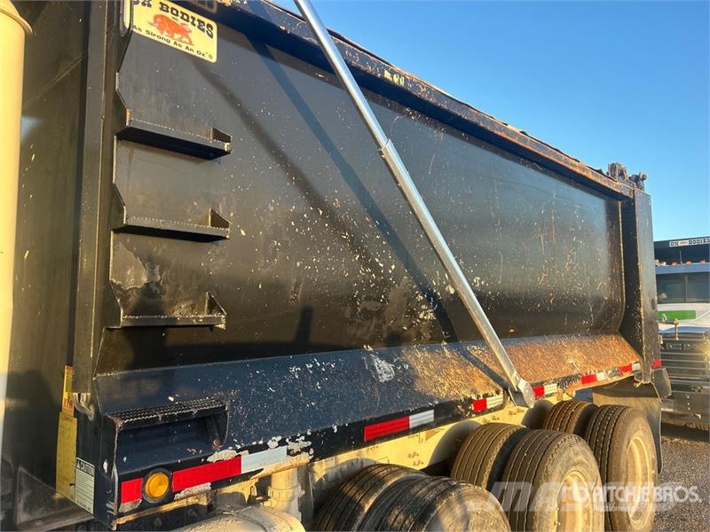 Mack GU813 شاحنات قلابة