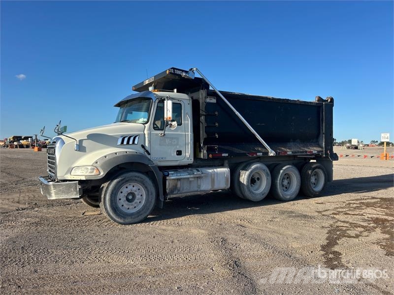 Mack GU813 Pašizgāzējs