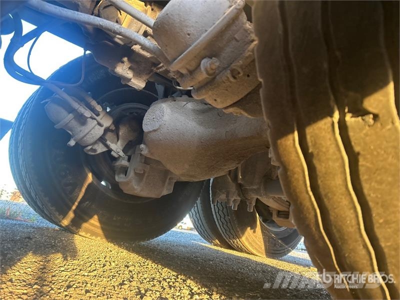 Mack GU813 شاحنات قلابة