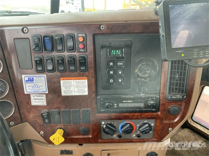 Mack GU813 10x4 Quad/A Dump Truck Camiones bañeras basculantes o volquetes