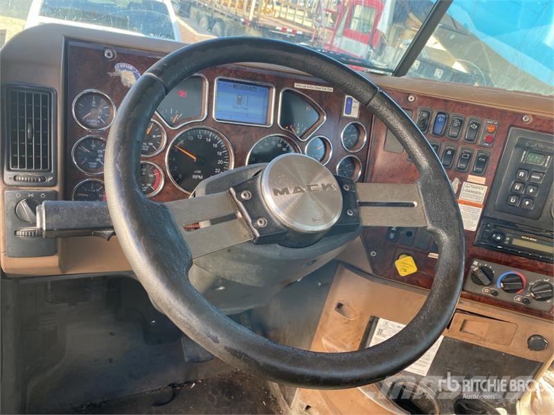 Mack GU813 10x4 Quad/A Dump Truck Kipper