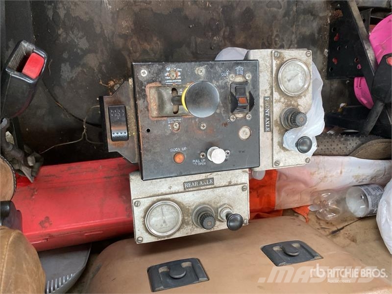 Mack GU813 10x4 Quad/A Dump Truck Camiones bañeras basculantes o volquetes