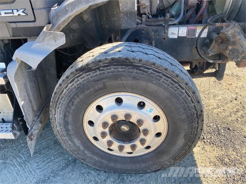 Mack GU813 10x4 Quad/A Dump Truck Kipper