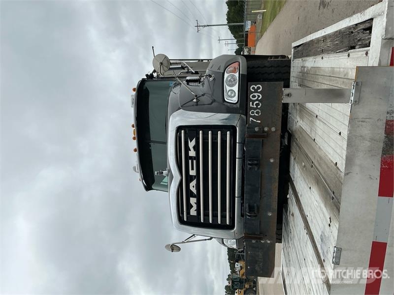Mack GU813 10x4 Quad/A Dump Truck Sklápače
