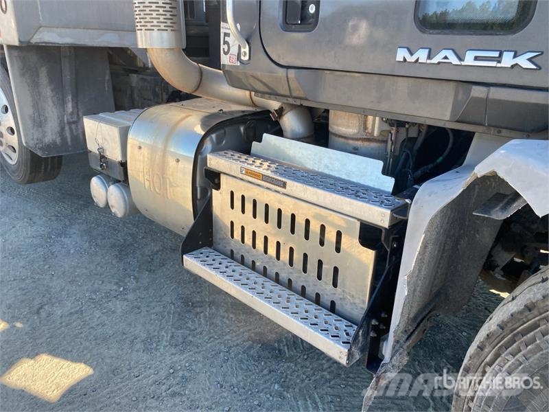 Mack GU813 10x4 Quad/A Dump Truck Kipper
