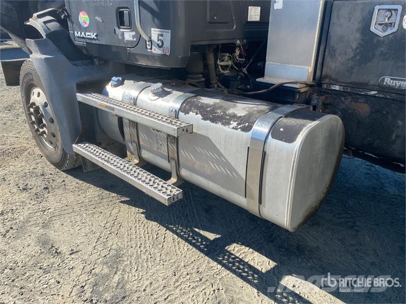 Mack GU813 10x4 Quad/A Dump Truck Kipper