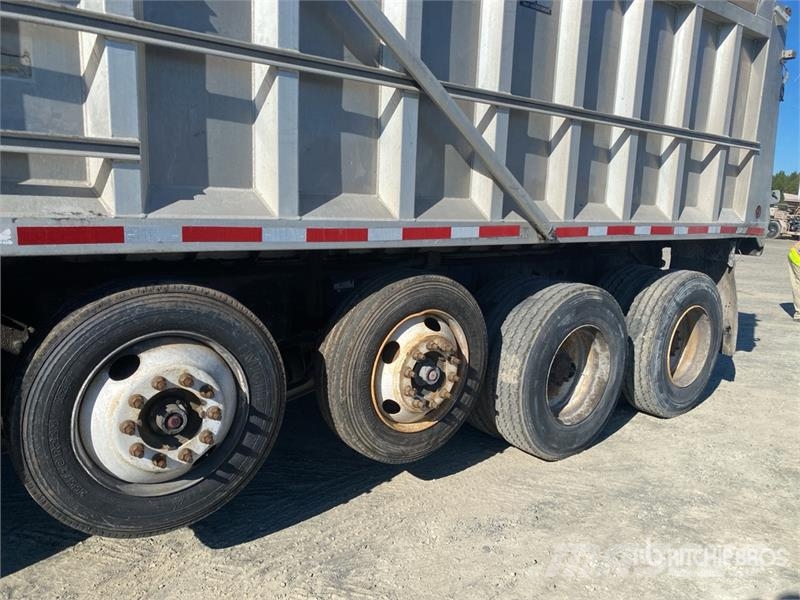 Mack GU813 10x4 Quad/A Dump Truck Kipper
