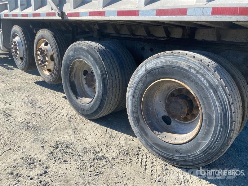 Mack GU813 10x4 Quad/A Dump Truck Kipper