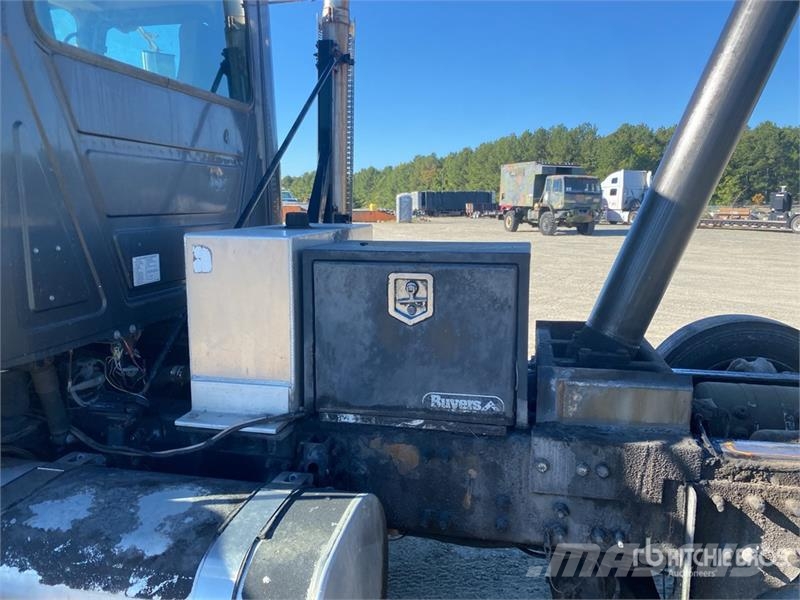 Mack GU813 10x4 Quad/A Dump Truck Kipper