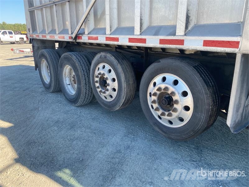 Mack GU813 10x4 Quad/A Dump Truck Kipper