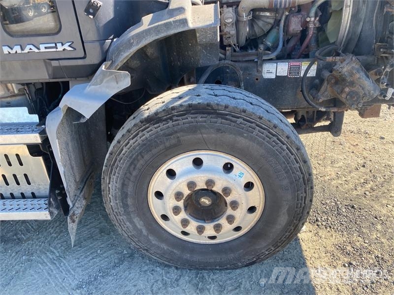 Mack GU813 10x4 Quad/A Dump Truck Kipper