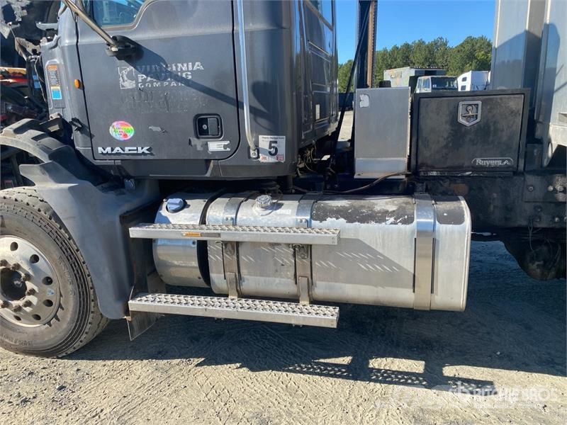 Mack GU813 10x4 Quad/A Dump Truck Kipper