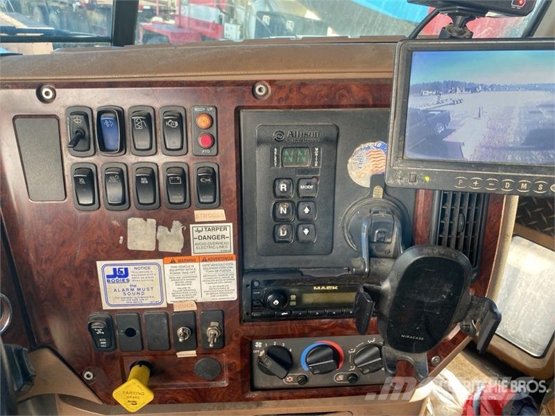 Mack GU813 10x4 Quad/A Dump Truck Kipper