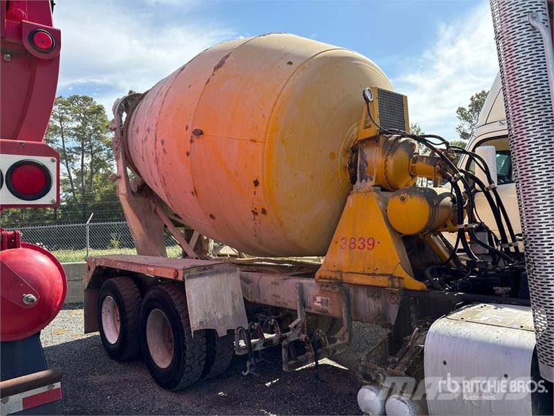 Mack GU813 6x4 Mixer Truck (Inoperable) Avtomešalci za beton