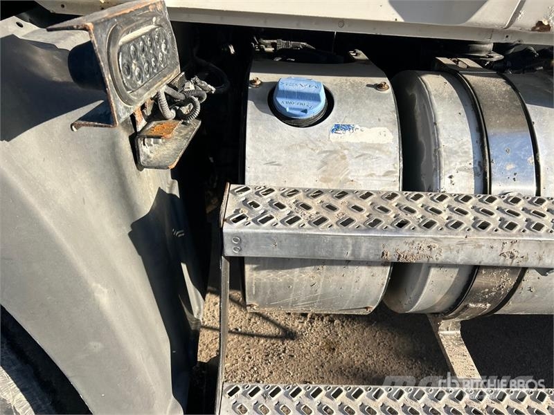 Mack GU813 6x4 Mixer Truck Camion malaxeur