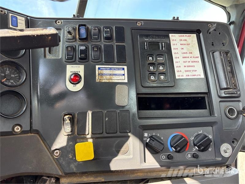 Mack GU813 6x4 Mixer Truck (Inoperable) Avtomešalci za beton