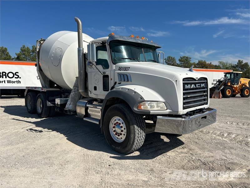Mack GU813 6x4 Mixer Truck Betonmixers en pompen