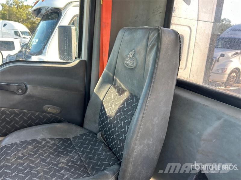 Mack GU813 6x4 Mixer Truck Camion malaxeur