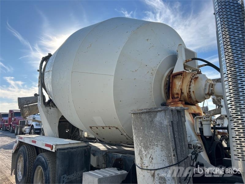 Mack GU813 6x4 Mixer Truck Camion malaxeur