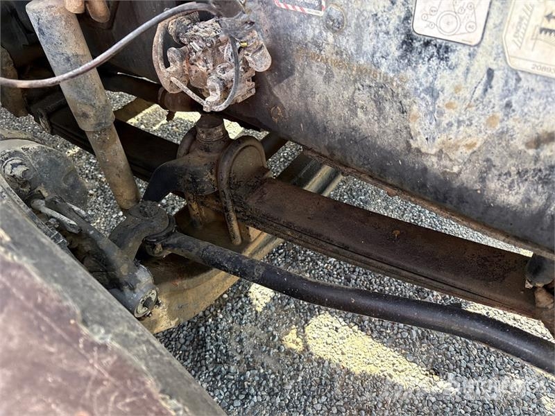 Mack GU813 6x4 Mixer Truck (Inoperable) Avtomešalci za beton