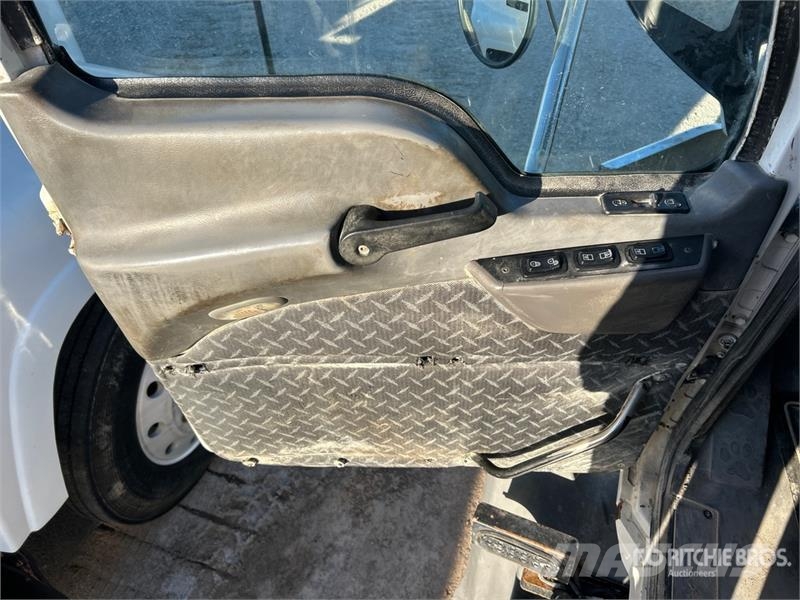 Mack GU813 6x4 Mixer Truck Camion malaxeur
