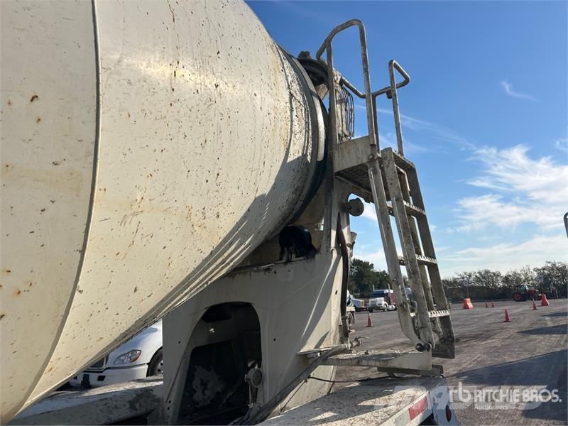 Mack GU813 6x4 Mixer Truck Camion malaxeur