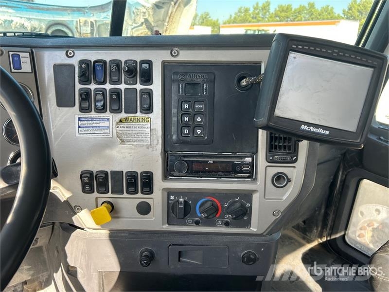 Mack GU813 6x4 Mixer Truck 混凝土車