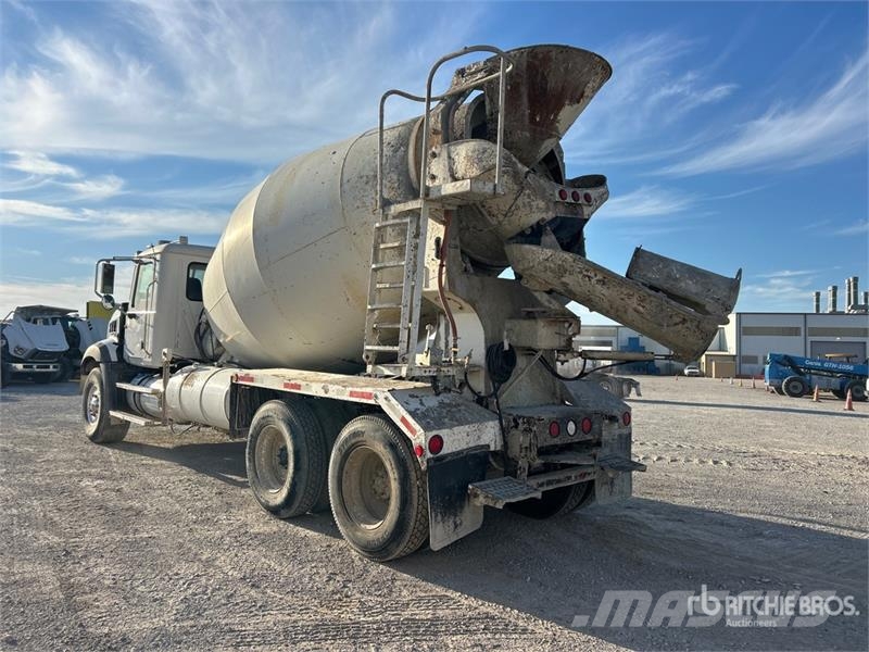 Mack GU813 6x4 Mixer Truck Camion malaxeur