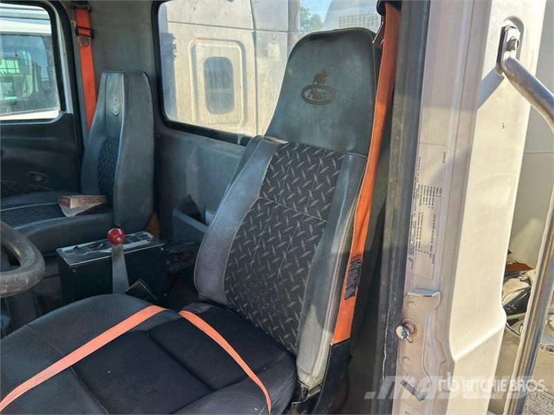 Mack GU813 6x4 Mixer Truck Camion malaxeur