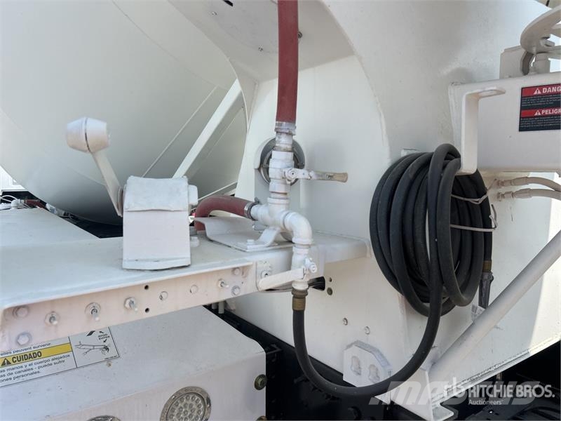 Mack GU813 6x4 Mixer Truck Camiones hormigonera