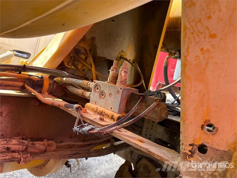 Mack GU813 6x4 Mixer Truck (Inoperable) Avtomešalci za beton