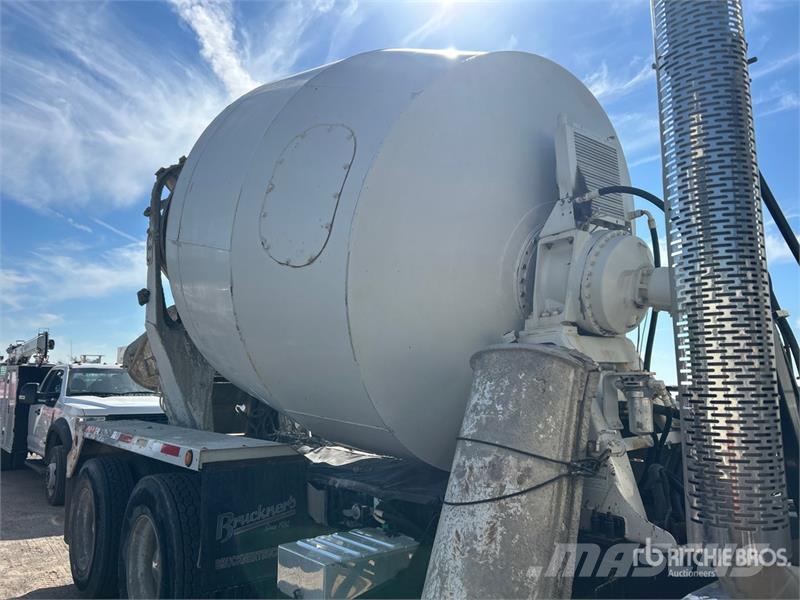 Mack GU813 6x4 Mixer Truck 混凝土車