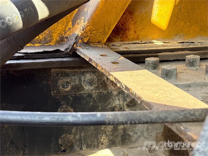 Mack GU813 6x4 Mixer Truck (Inoperable) Avtomešalci za beton
