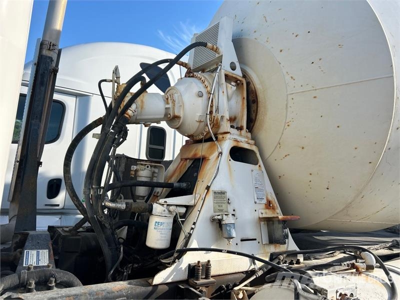 Mack GU813 6x4 Mixer Truck Camion malaxeur