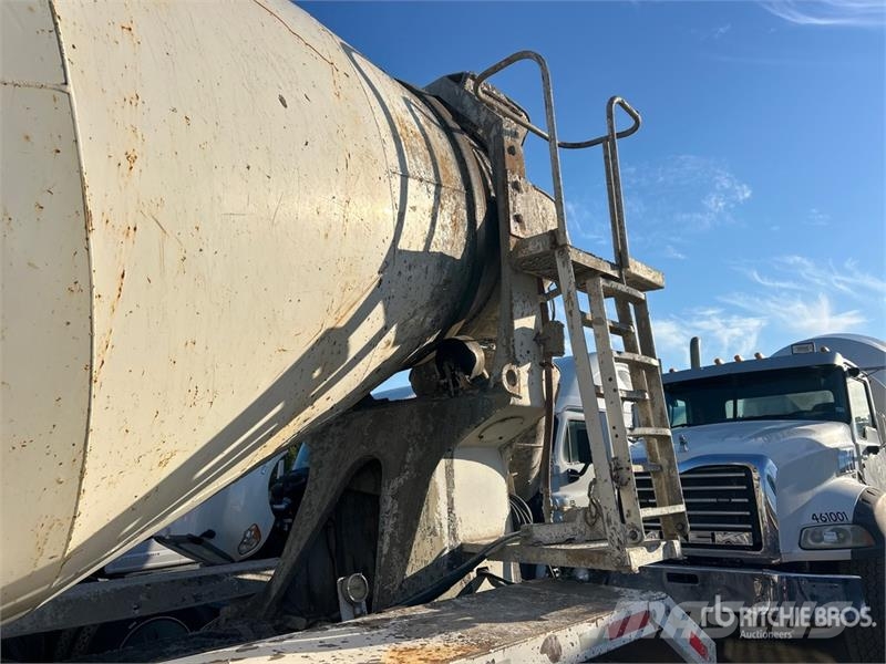 Mack GU813 6x4 Mixer Truck Camion malaxeur