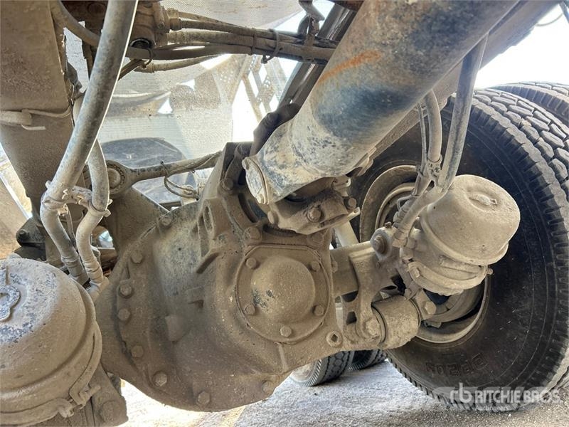 Mack GU813 6x4 Mixer Truck Camion malaxeur