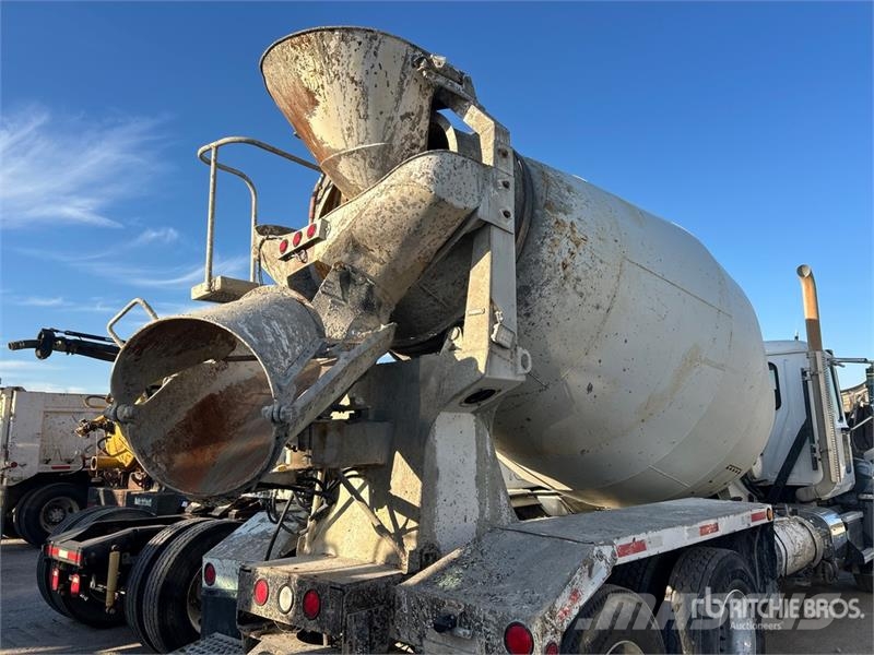 Mack GU813 6x4 Mixer Truck Camion malaxeur