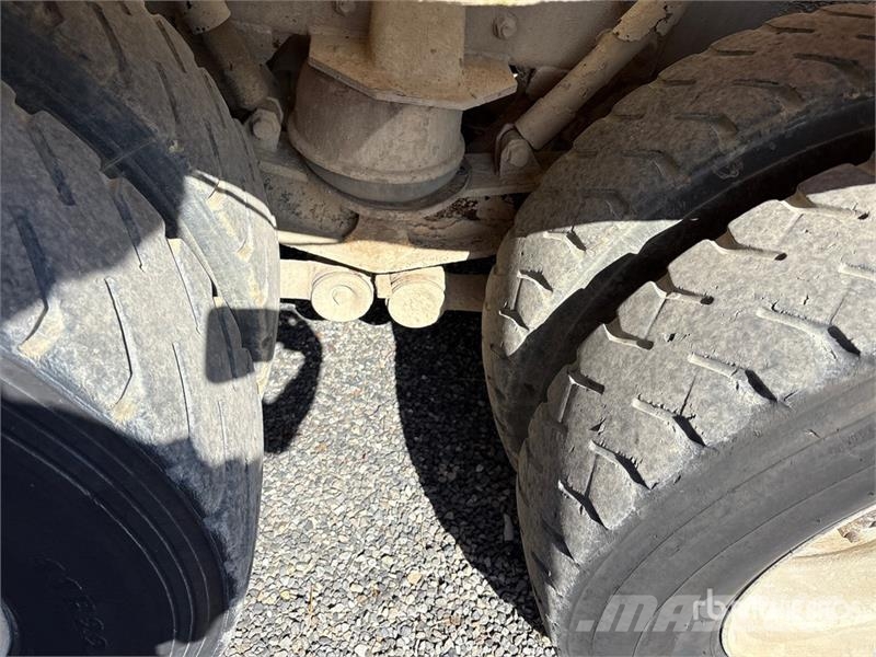 Mack GU813 6x4 Mixer Truck (Inoperable) Avtomešalci za beton