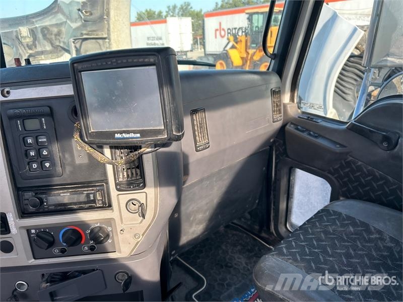 Mack GU813 6x4 Mixer Truck Camion malaxeur