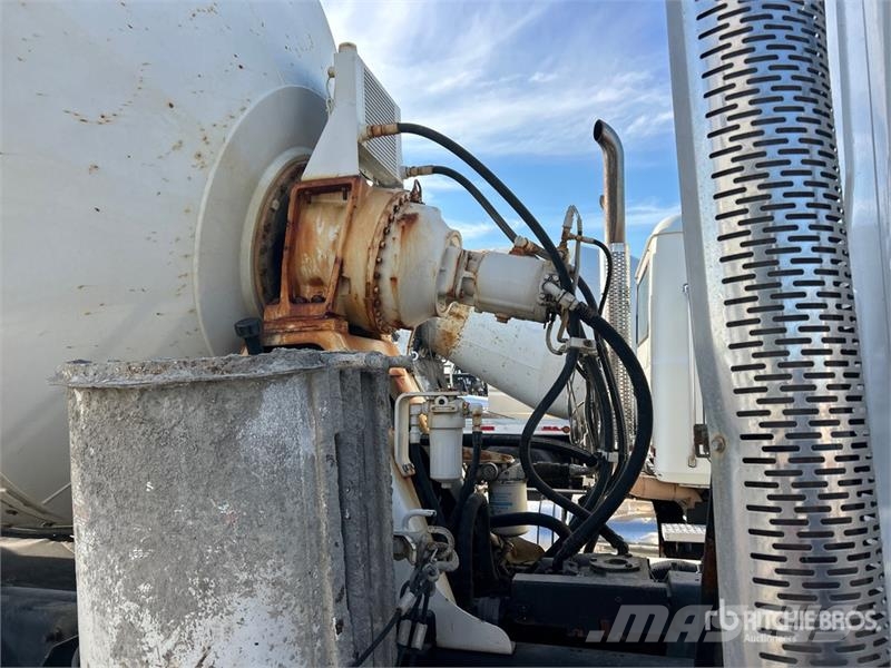 Mack GU813 6x4 Mixer Truck Camion malaxeur