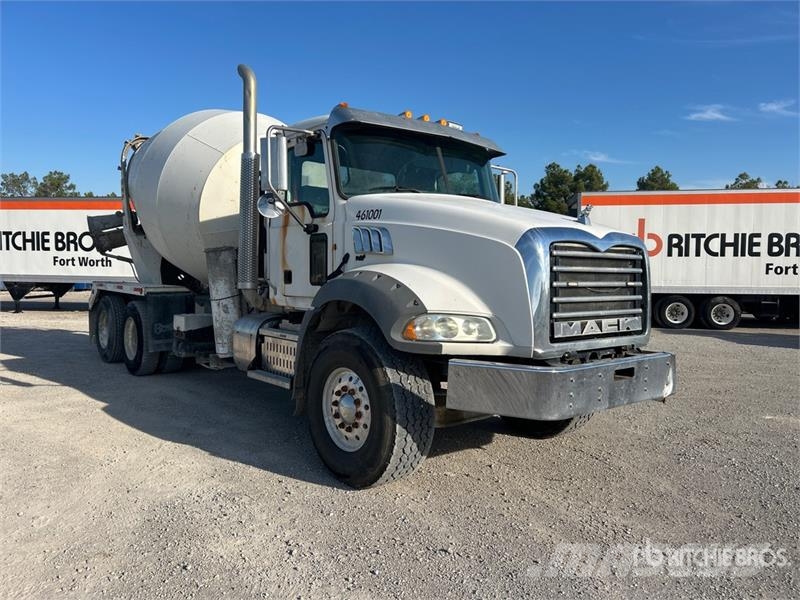 Mack GU813 6x4 Mixer Truck Camion malaxeur