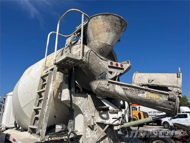 Mack GU813 6x4 Mixer Truck 混凝土車