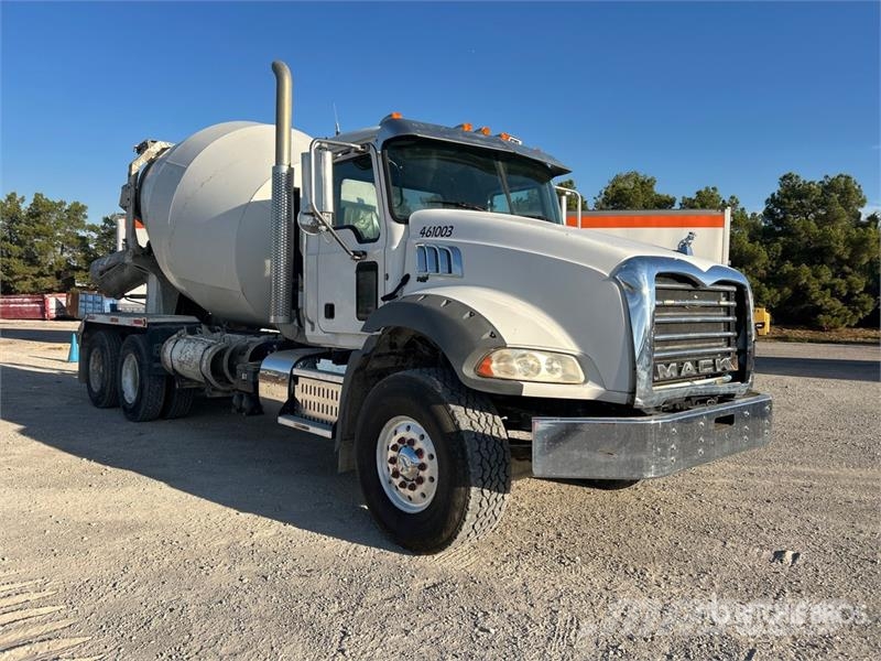 Mack GU813 6x4 Mixer Truck Camion malaxeur