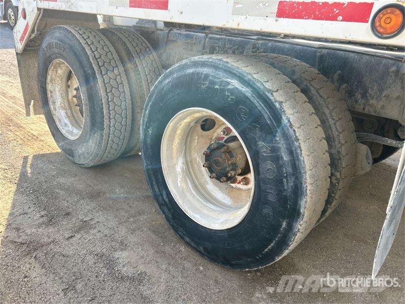 Mack GU813 6x4 Mixer Truck Camion malaxeur