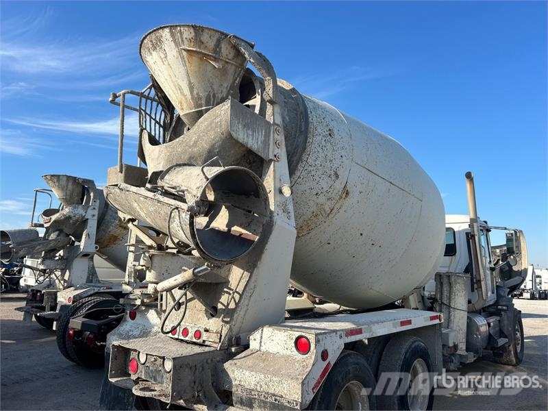 Mack GU813 6x4 Mixer Truck Camion malaxeur