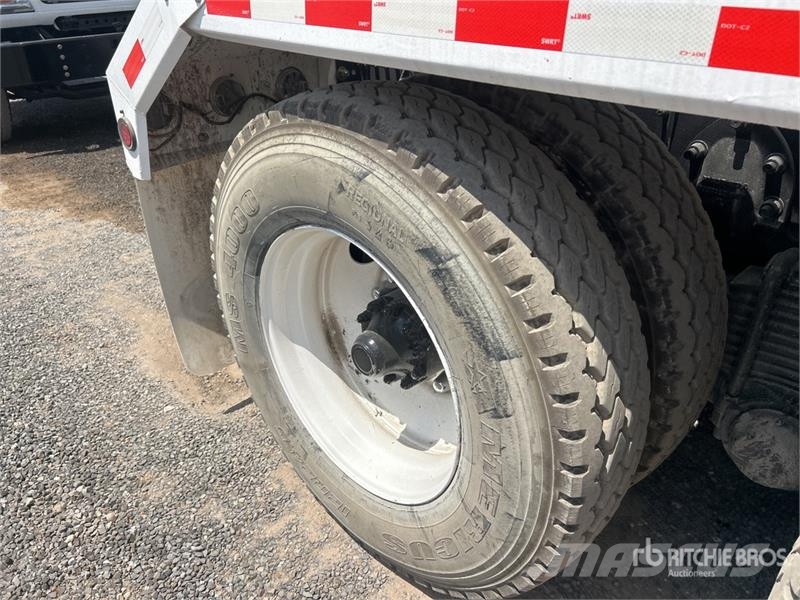 Mack GU813 6x4 Mixer Truck Camiones hormigonera