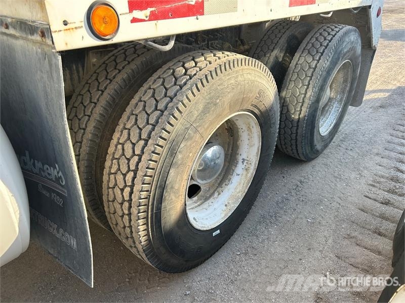 Mack GU813 6x4 Mixer Truck Camion malaxeur