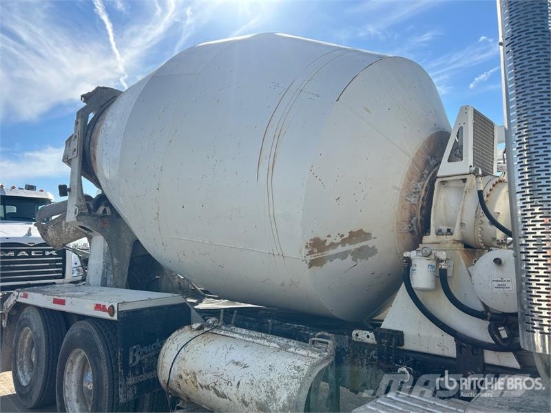 Mack GU813 6x4 Mixer Truck 混凝土車